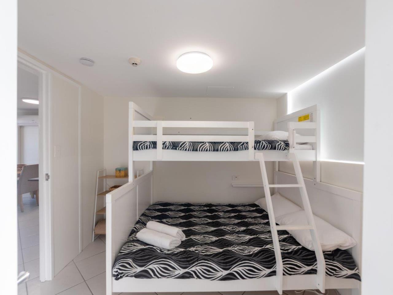 Crystal Beachfront Apartments Gold Coast Exterior foto