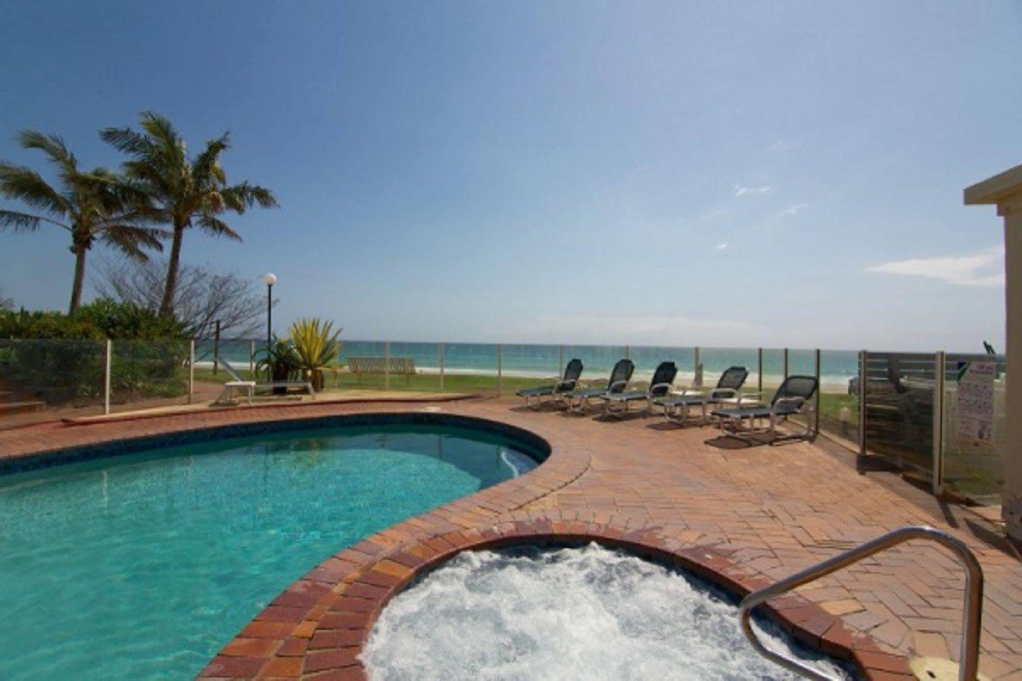Crystal Beachfront Apartments Gold Coast Exterior foto