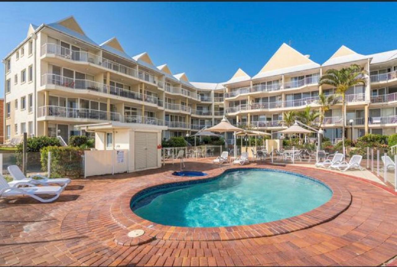 Crystal Beachfront Apartments Gold Coast Exterior foto